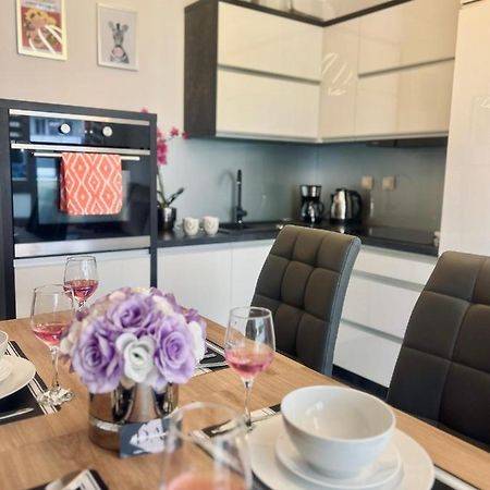 ז'שוב Downtownapartments Andy Air-Conditioned, Underground Parking Available מראה חיצוני תמונה