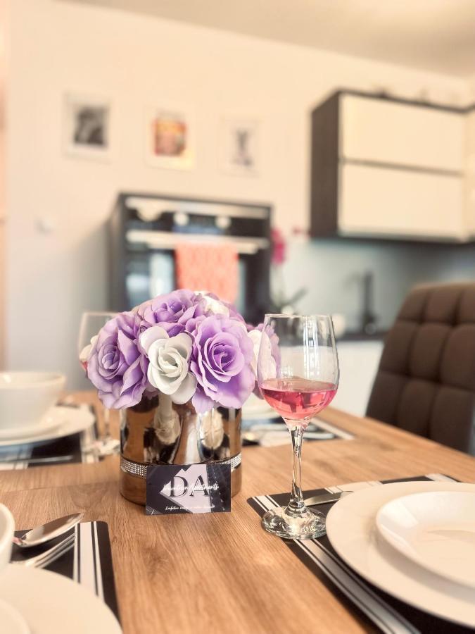 ז'שוב Downtownapartments Andy Air-Conditioned, Underground Parking Available מראה חיצוני תמונה