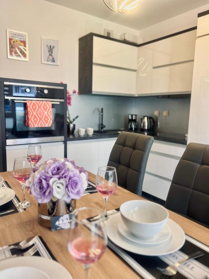 ז'שוב Downtownapartments Andy Air-Conditioned, Underground Parking Available מראה חיצוני תמונה