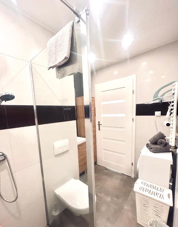 ז'שוב Downtownapartments Andy Air-Conditioned, Underground Parking Available מראה חיצוני תמונה