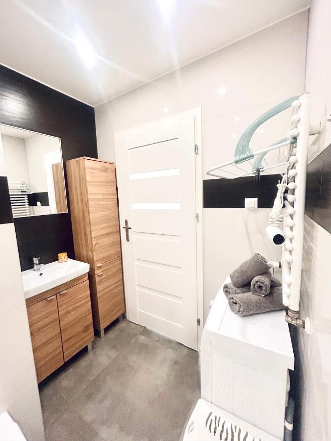 ז'שוב Downtownapartments Andy Air-Conditioned, Underground Parking Available מראה חיצוני תמונה