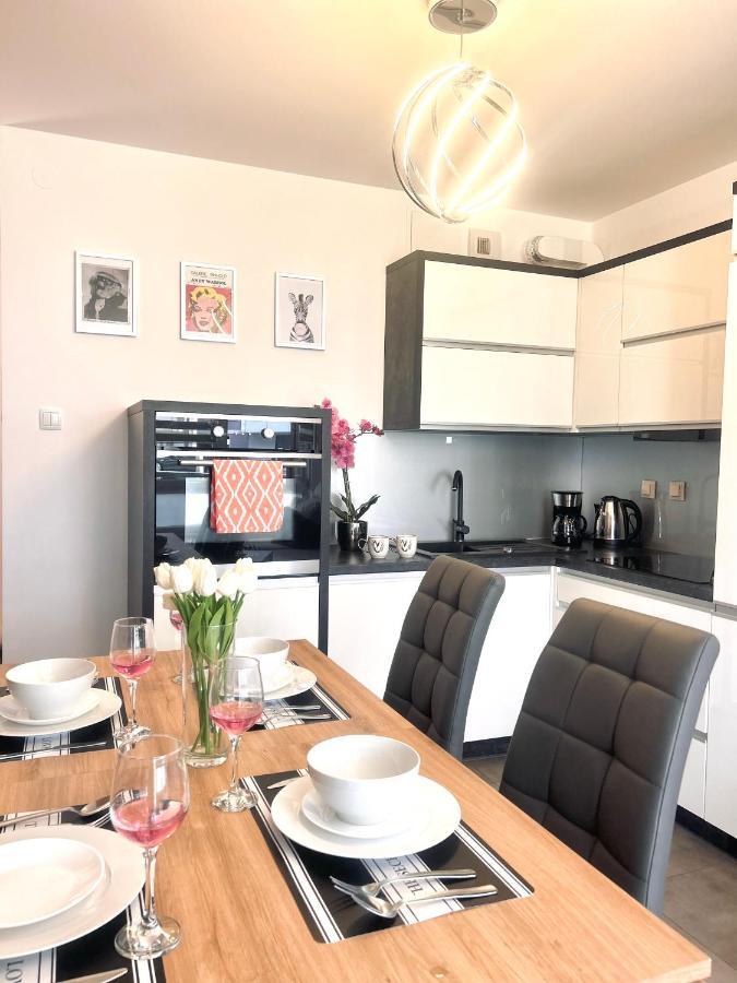 ז'שוב Downtownapartments Andy Air-Conditioned, Underground Parking Available מראה חיצוני תמונה